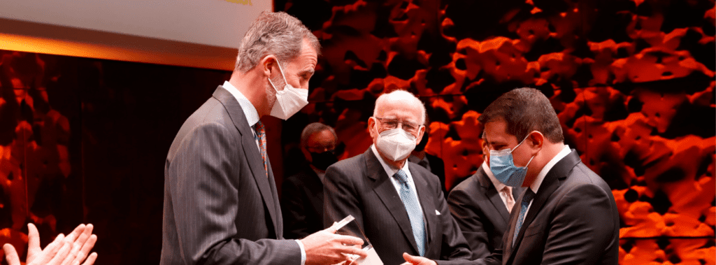 El Rey Felipe VI entrega a Bancamía premio por Inclusión Financiera
