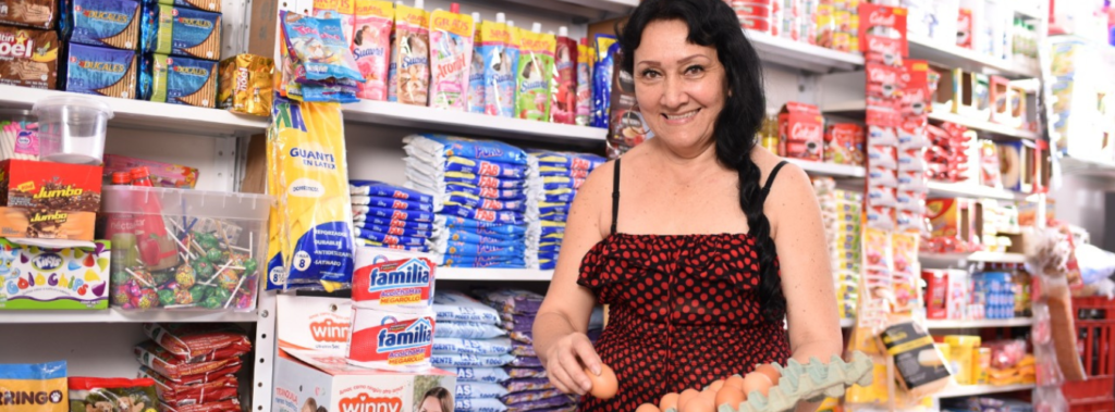Bancamía trabaja en alianza con la Fundación Bavaria para brindar acceso a productos y servicios financieros a tenderas del país