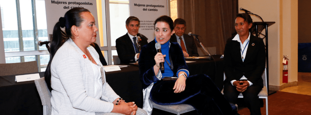 Microempresaria colombiana atendida por Bancamía cuenta su historia de emprendimiento en la sede de la ONU en Nueva York