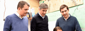 Presidente Mundial de BBVA visita microempresaria de Bancamía